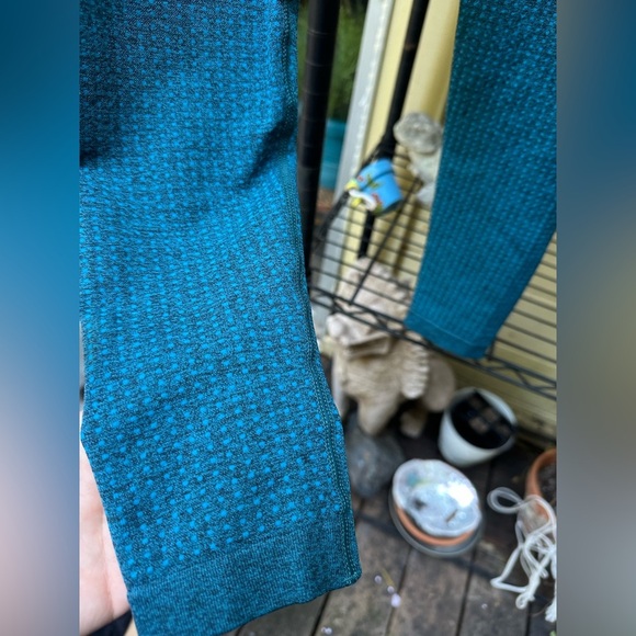 PRETTY LITTLE THING NWOT Blue Leggings W/Matching Long Sleeve Crop Size S - Picture 15 of 15